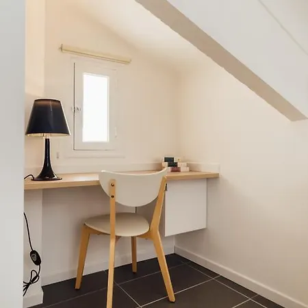 Oli's Flat ניס
