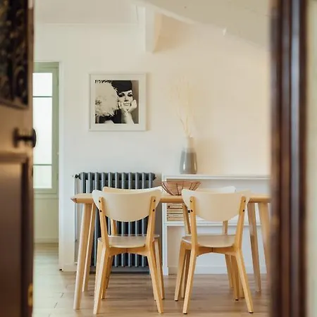 Oli's Flat ניס